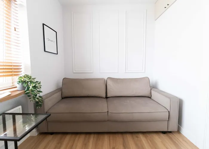 דירה Cozy And Light Near Center