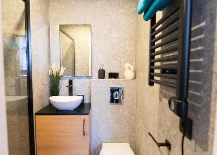 דירה Cozy And Light Near Center *